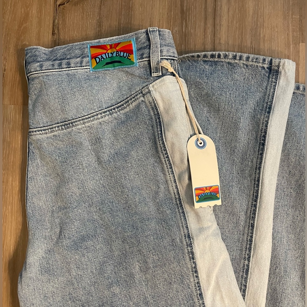 NWT AG Daily Blue premium denim Easy two tone wide leg jeans - Picture 4 of 6